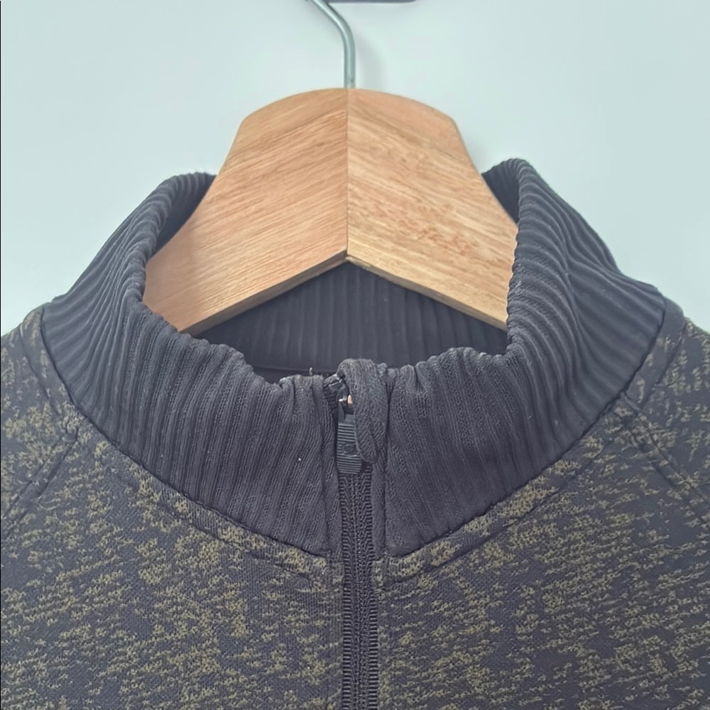 Lululemon Athletica Rest Less 1/2 zip top sz4 in armory - Picture 6 of 12